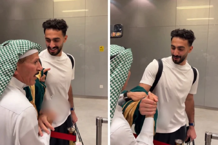 بالفيديو.. الفريان يهدي البشت لنواف العقيدي بعد تأهل المنتخب لكأس العالم.. ويحلف بالطلاق ما يرجع