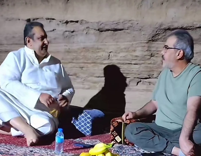 بالفيديو.. الفنان "خالد الحربي" يجاري قصيدة “ناقتي يا ناقتي” بلهجة باكستانية في مقطع طريف