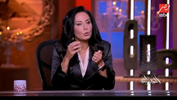 الرجالة بتتزحلق بالراحة والستات بتقع على بوزها.. بالفيديو: استشارية تكشف تأثير انخفاض الهرمونات على الرجال والنساء