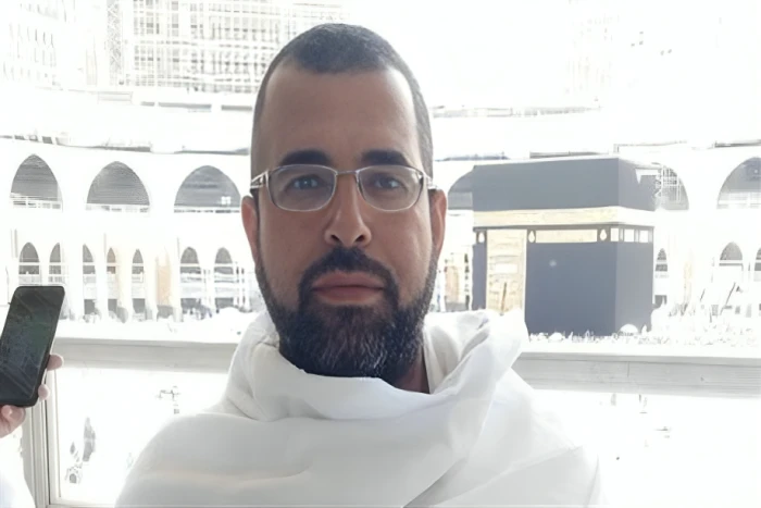 في أول رحلة عمل له .. تفاصيل  وفاة شاب مصري داخل طائرة فور وصولها إلى مطار جدة