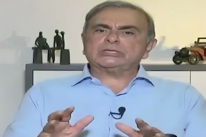 أيهم أنجح في المستقبل السيارة العادية أم الكهربائية أم الهجين؟.. بالفيديو: الرئيس التنفيذي السابق لـ"نيسان" كارلوس غصن يجيب