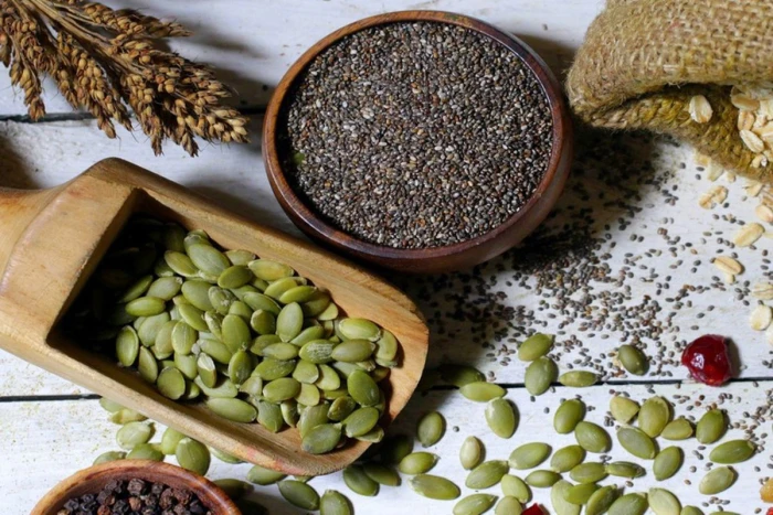 الكشف عن الفرق بين بذور الشيا واليقطين.. وأيهما أغنى بالعناصر الغذائية