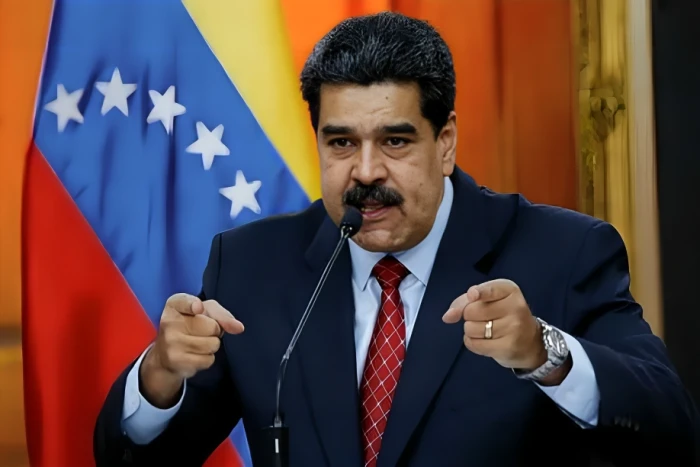 رئيس فنزويلا يصعّد لهجته تجاه الولايات المتحدة: “لدينا 5 آلاف صاروخ جاهزة للرد”