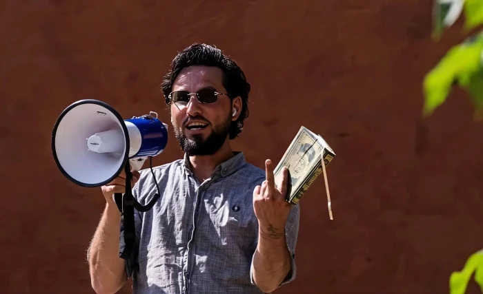 الكشف عن صورة وجنسية قاتل حارق المصحف العراقي "سلوان موميكا".. وسبب فشل الأمن السويدي في القبض عليه