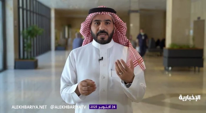 بالفيديو.. استشاري يكشف أسباب تنميل وضعف اليدين.. ويحذر من الجلوس أمام الكمبيوتر والجوال بهذه الطريقة