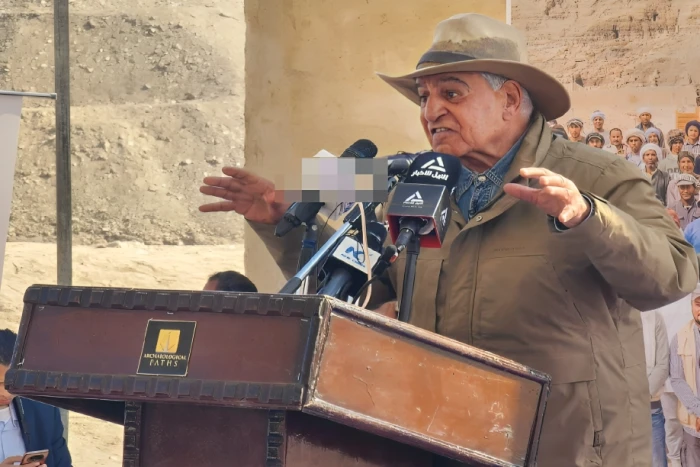 ‏عالِم الآثار المصري زاهي حواس:  رسوم  الجلوس معي والتصوير  1000 دولار !