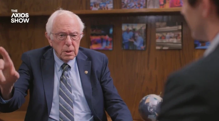 "قد يكون مجنون ولكنه ليس غبياً".. بالفيديو: سيناتور أمريكي يفسر قرارات ترامب المفاجئة وتصرفاته