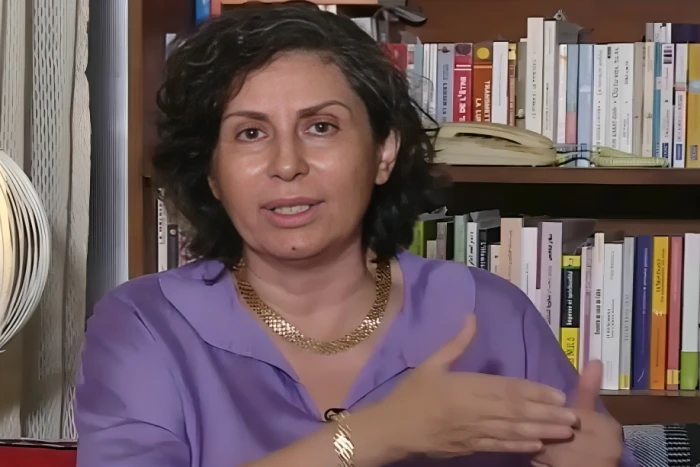 بالفيديو.. مذيع العربية ل "كاتبة تونسية"  من يحق له تفسير القرآن؟.. والأخيرة ترد: أشعر بالانزعاج من عِبارة "يحق له" لأن الله أعطى حق التدبر لكل البشر