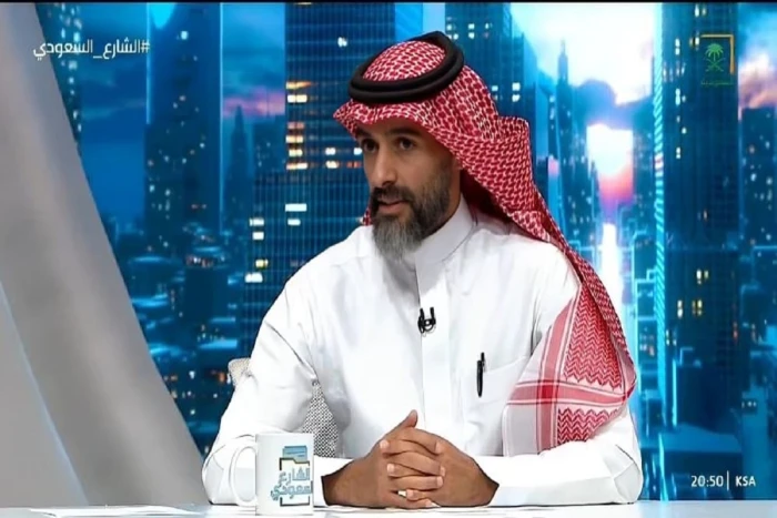 بالفيديو.. استشاري يوضح متى تصبح كثرة شرب المياه خطرًا على مريض القلب