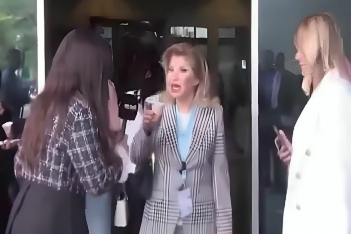 هو أنتِ متعرفيش أنا مين؟”.. فيديو لردة فعل الإعلامية المصرية هالة سرحان على مراسلة لبنانية سألتها: “من أي بلد جاية؟