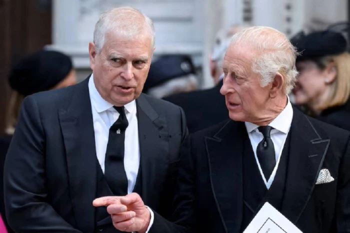 الملك تشارلز يجرد شقيقه الأمير أندرو من لقبه الملكي ويطرده من محل إقامته ووسائل إعلام بريطانية تكشف السبب