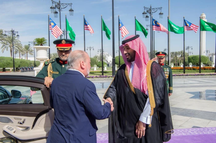 بالصور: ولي العهد‬⁩ يستقبل في الديوان الملكي بالرياض ملك ماليزيا ويقيم مراسم استقبال رسمية له