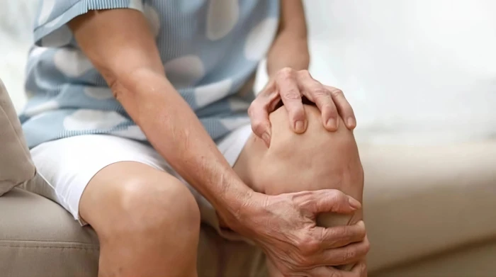 ليس في علب الأدوية أو غرف العمليات.. أفضل علاج لآلام المفاصل لا يخبرك به الأطباء!