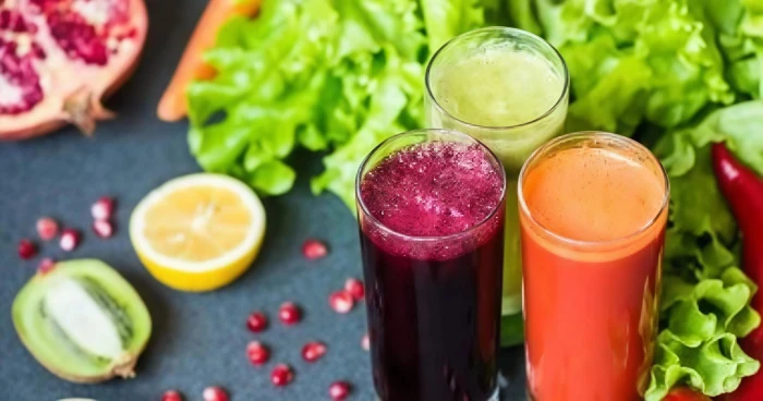 من بينها عصير الخيار والكرفس.. 8 مشروبات طبيعية لتنظيف الكلى من السموم والحصوات