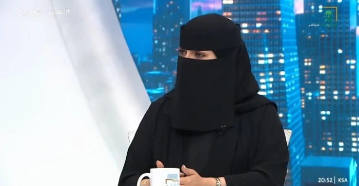 بالفيديو: محامية تروي قصة مسن دخل دائرة حكومية مراجعًا وخرج كجاني!