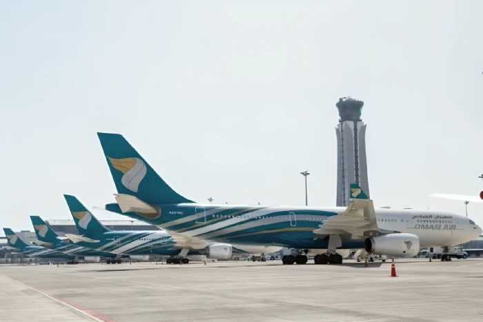 توقف عدد من طائرات الطيران العماني بشكل مفاجئ.. والكشف عن السبب