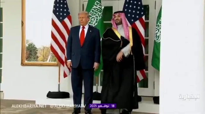 بالفيديو: لحظة التقاط الصور التذكارية للرئيس الأمريكي وولي العهد في البيت الأبيض