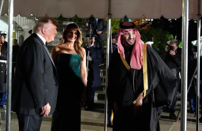 صور من استقبال الرئيس ترامب وزوجته  لولي العهد الأمير محمد بن سلمان لدى وصوله إلى البيت الأبيض لمأدبة العشاء