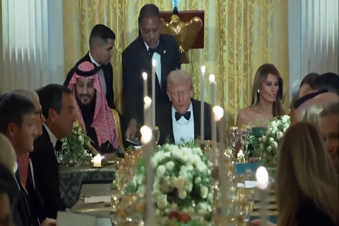 بالفيديو.. بدء مأدبة العشاء التي أقامها الرئيس ترامب على شرف ولي العهد في البيت الأبيض
