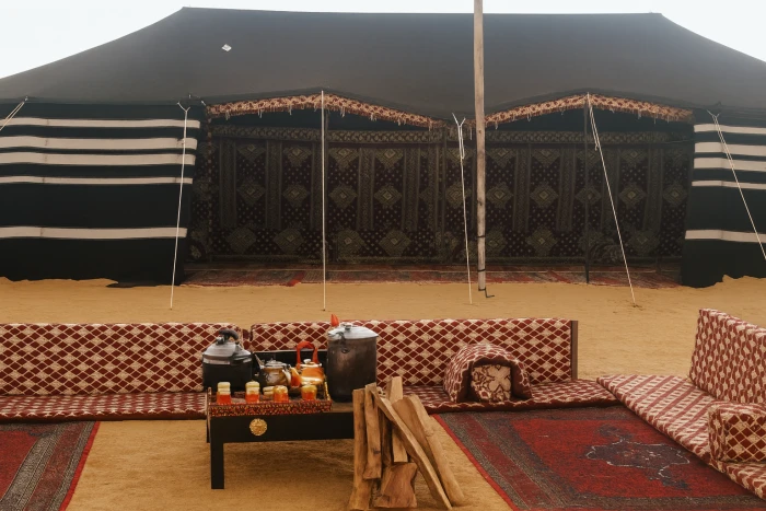 «3 آلاف ريال مقابل السكن ليلة واحدة!»…الإقامة داخل خيمة في الصحراء  في محمية الملك خالد يفوق سعر غرفة فندق 7 نجوم .. فيديو