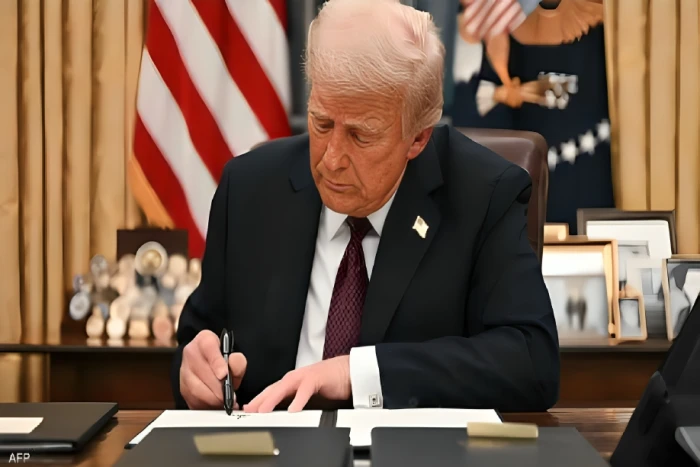 ترامب يوقّع أمراً تنفيذياً لمباشرة إجراءات تصنيف فروع من الإخوان "منظمات إرهابية"