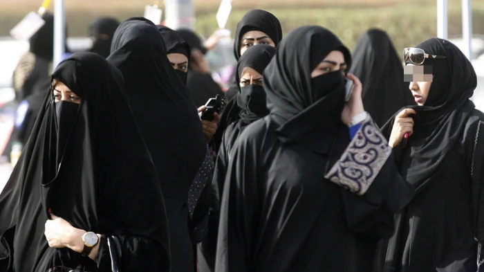 الكويت : إذا امتنعت الزوجة عن خدمة الزوج  يحق له طلب فسخ العقد لعدم انصياعها لأوامره