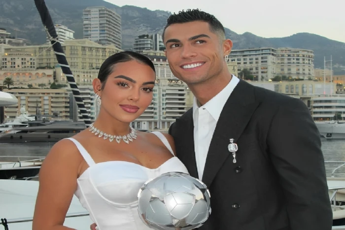 وسائل إعلام تكشف عن موعد ومكان زفاف رونالدو وجورجينا