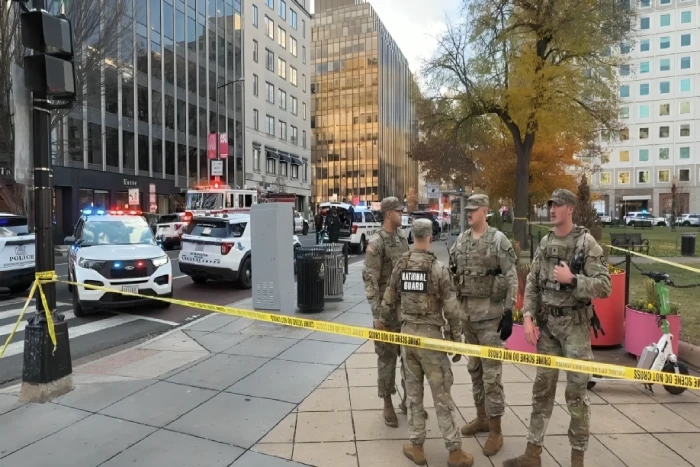 بالفيديو.. انتشار أمني مكثف في محيط البيت الأبيض بواشنطن بعد إطلاق نار وإصابة اثنين من عناصر الحرس الوطني