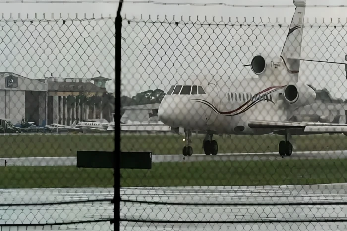 هبوط طائرة يستخدمها عادة الرئيس الفنزويلي "نيكولاس مادورو "بالقرب من الحدود الفنزويلية البرازيلية