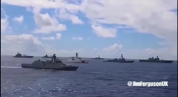 "انتهاء مهلة الخروج الآمن أمام مادورو".. بالفيديو.. قوات بحرية وجوية تابعة للجيش الأمريكي تستعد للهجوم على فنزويلا !