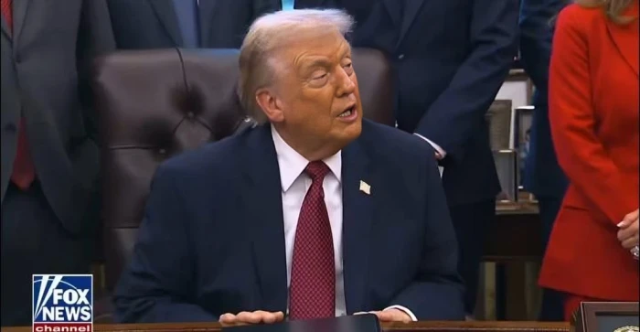 بالفيديو.. ترامب : يجب طرد إلهان عمر.. الصوماليون دمروا بلادنا