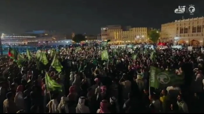 بالفيديو: تجمع ضخم للجماهير السعودية في ساحة سوق واقف في الدوحة لدعم المنتخب