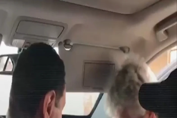 أدارت وجهها اشمئزازًا من عسكري .. أول فيديو يظهر فيه وجه" لونا الشبل" أثناء مرافقة المخلوع " بشار الأسد "في الغوطة