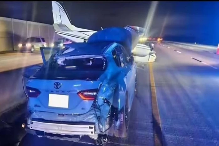بالفيديو:  أغرب حادث اصطدام بين طائرة وسيارة على طريق سريع في فلوريدا