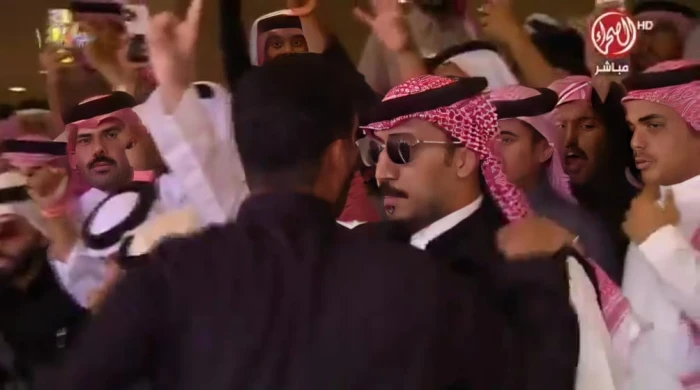 بالفيديو.. لحظة إعلان فوز عبدالله بن فنجال على «غازي الذيابي» في شوط فئة مفاريد قعدان - شقح بمهرجان الملك عبد العزيز للإبل