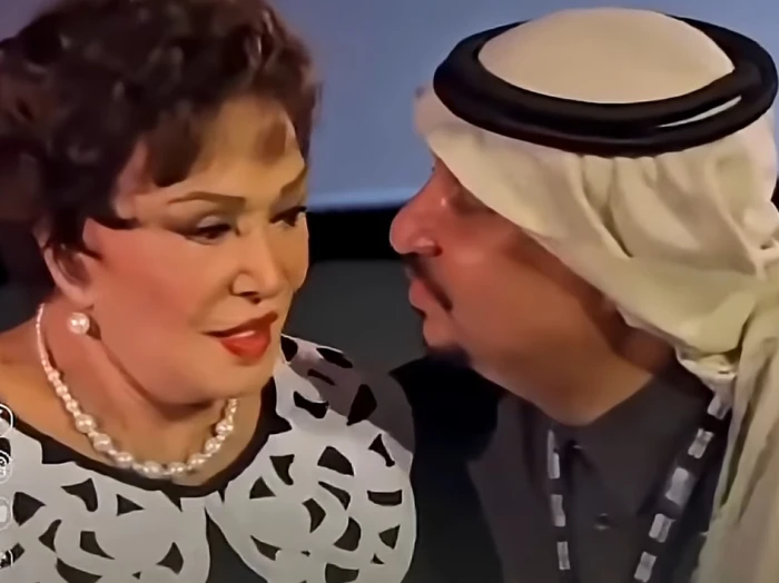 بالفيديو: لبلبة لمعجب سعودي حاول تقبيلها: «إوعى.. مفيش بوس.. مراتك تزعل»