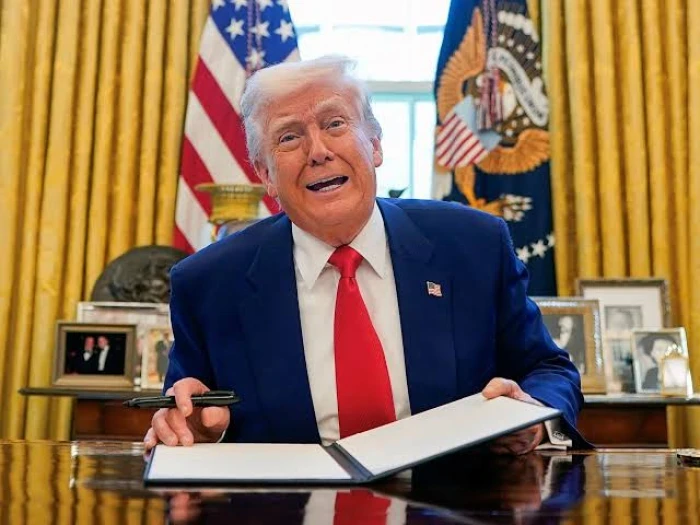 رسميا.. ترامب يوسع حظر السفر ليشمل 5 دول إضافية ويفرض قيودًا جديدة