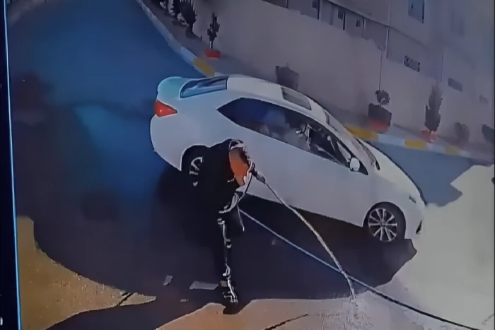 بالفيديو.. لحظة اغتيال عقيد في شرطة كركوك أمام منزله بالعراق..  والتحقيقات تكشف مفاجأة بشأن الجانيين والدافع وراء الجريمة