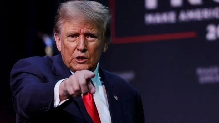 "مكان غارق في الدم".. أول تعليق من "ترامب" على قصف أمريكا عشرات المواقع في سوريا!