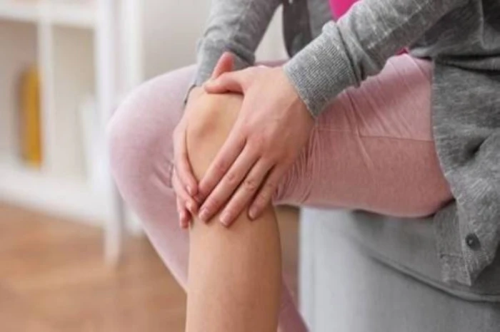 "الشاي والقهوة".. دراسة حديثة تكشف ما يحدث لعظام "النساء" في سن الخمسين !