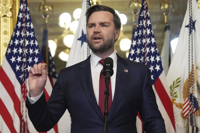 نائب الرئيس الأميركي يحذر من تصاعد الإسلام  السياسي في أوروبا.. ويكشف عن "سيناريو كارثي" يهددها بعد 15 عاما