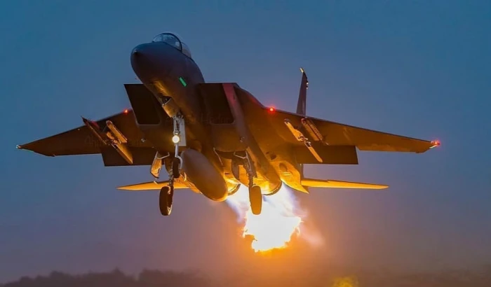 التحالف يطلب من المدنيين إخلاء ميناء المكلا بحضرموت فورا لإجراء عملية عسكرية وشيكة