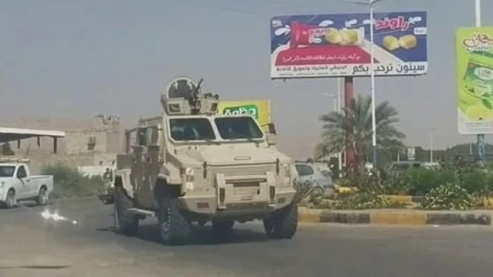 بالفيديو: لحظة انسحاب قوات تابعة للمجلس الانتقالي الجنوبي وإخلاء  أماكن تمركزها في حضرموت