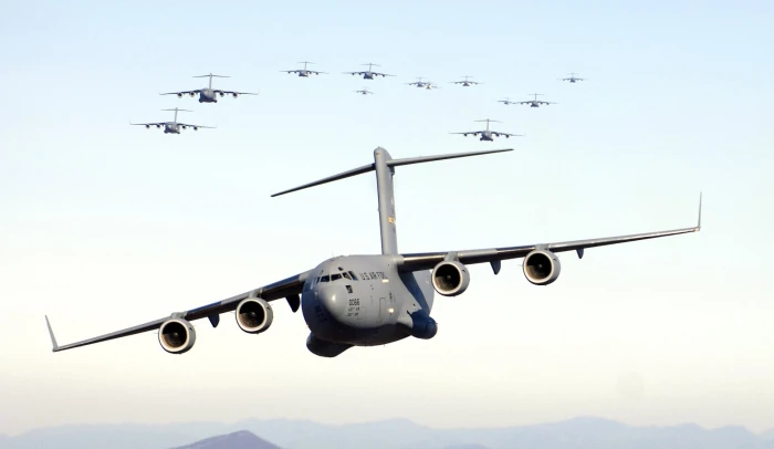 "تشبه تحركات ما قبل ضرب منشآت إيران النووية".. تقارير عن وصول مرتقب ل 10 طائرات شحن أمريكية إلى قاعدة فيرفورد البريطانية