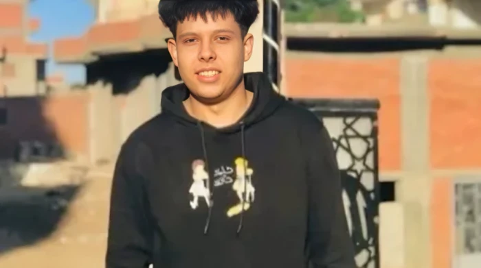 طالب مصري يقتل زميله طعناً بسكين داخل منزل مهجور في بنها.. لسبب غريب