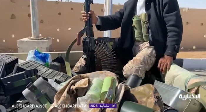 أول فيديو يوثق لحظة ضبط  الأسلحة والصواريخ والقنابل الإماراتية في مطار الريان بحضرموت