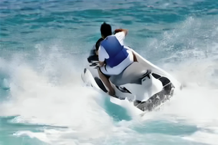 تفاصيل وفاة سائح سعودي إثر انقلاب دراجة مائية في إندونيسيا.. والكشف عن اسمه