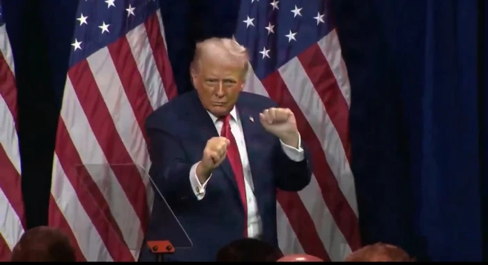 بالفيديو: ترامب يختم خطابه  برقصته الشهيرة