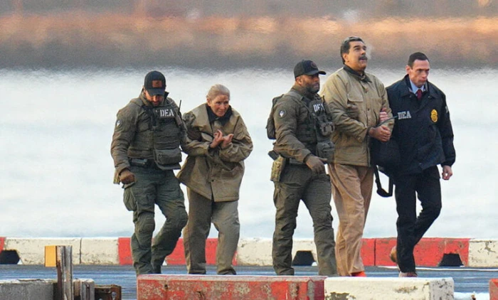 حاولا الاختباء خلف باب فولاذي.. تفاصيل إصابة مادورو وزوجته أثناء محاولتهما الفرار من القوات الأميركية خلال عملية اعتقالهما