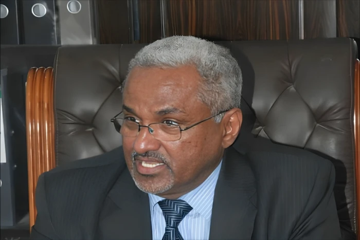 منها الفرار نحو الصومال.. مستشار رئيس مجلس السيادة اليمني يكشف  عن 3 سيناريوهات لهروب عيدروس الزبيدي